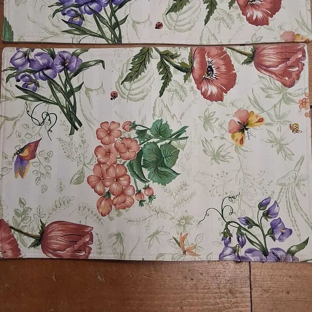 4 Reversible‎ Design Placemats 30 x 43